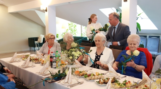 Zdjęcie 14 - Spotkanie Burmistrza Miasta Kraśnik z Klubem Seniora "Niezapominajki"  9.05.2024 r.