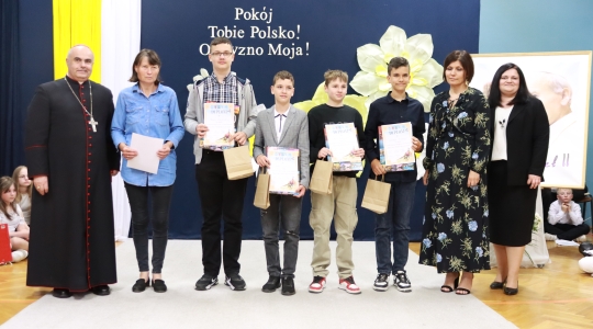 Zdjęcie 33 - Konkurs wiedzy o św. Janie Pawle II w ZPO Nr 2 17.05.2024 r.
