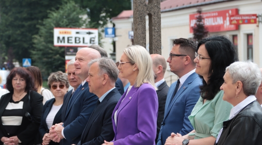 Zdjęcie 7 - Odsłonięcie tablicy upamiętniającej Żydów z Kraśnika, którzy byli prześladowani podczas Akcji Reinhardt / koncert Symcha Keller 17.06.2024