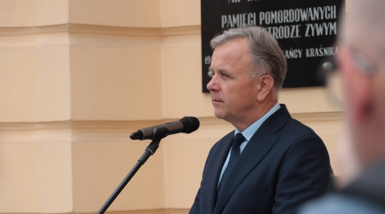 Zdjęcie 12 - Odsłonięcie tablicy upamiętniającej Żydów z Kraśnika, którzy byli prześladowani podczas Akcji Reinhardt / koncert Symcha Keller 17.06.2024
