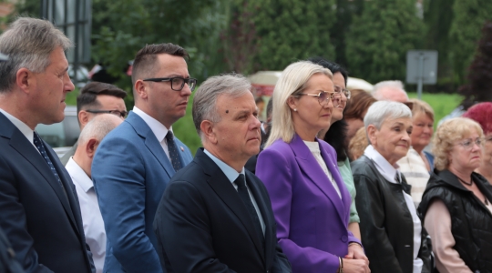 Zdjęcie 13 - Odsłonięcie tablicy upamiętniającej Żydów z Kraśnika, którzy byli prześladowani podczas Akcji Reinhardt / koncert Symcha Keller 17.06.2024