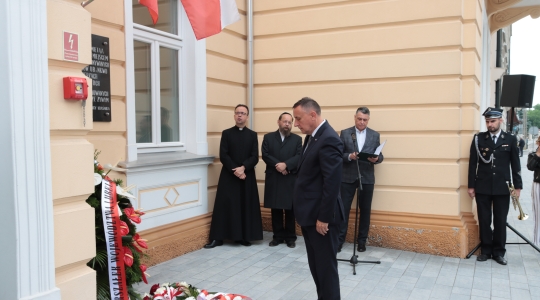 Zdjęcie 21 - Odsłonięcie tablicy upamiętniającej Żydów z Kraśnika, którzy byli prześladowani podczas Akcji Reinhardt / koncert Symcha Keller 17.06.2024