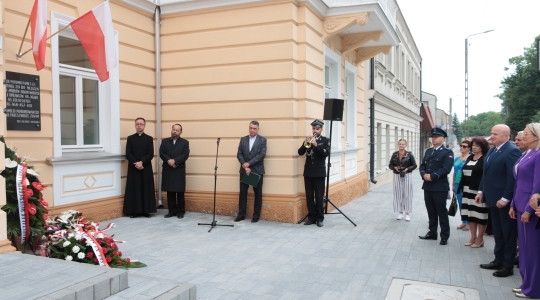 Zdjęcie 25 - Odsłonięcie tablicy upamiętniającej Żydów z Kraśnika, którzy byli prześladowani podczas Akcji Reinhardt / koncert Symcha Keller 17.06.2024