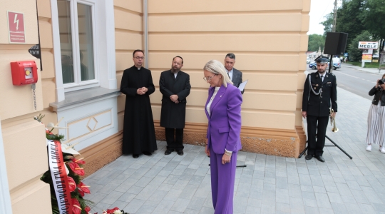 Zdjęcie 28 - Odsłonięcie tablicy upamiętniającej Żydów z Kraśnika, którzy byli prześladowani podczas Akcji Reinhardt / koncert Symcha Keller 17.06.2024