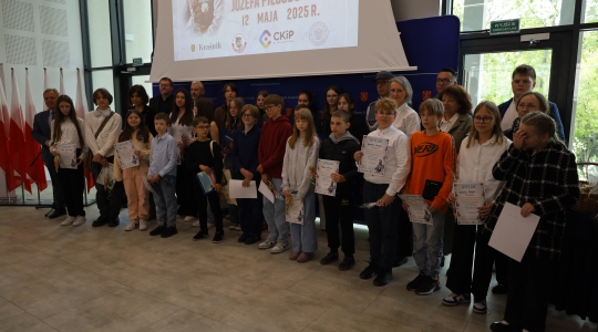 Zdjęcie 19 - Rozstrzygnięcie konkursu „Wdzięczni młodzi - w hołdzie Józefowi Piłsudskiemu”