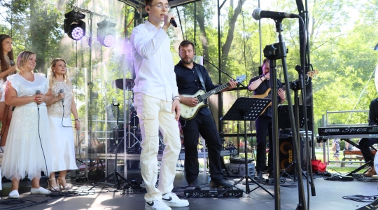 Zdjęcie 17 - Koncert zespołu "GosPlay", piknik w parku, kino plenerowe na rynku