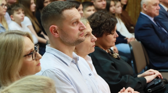 Zdjęcie 9 - Stypendyści burmistrza Kraśnika - uczniowie SP nr 6 i Szkoły Społecznej