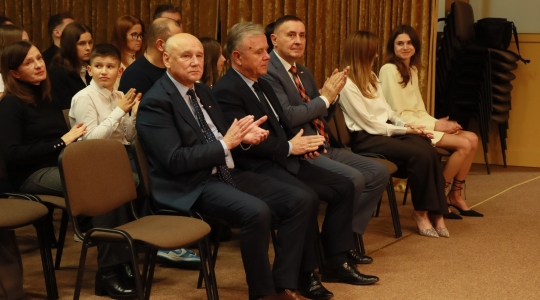 Zdjęcie 29 - Stypendyści burmistrza Kraśnika - uczniowie SP nr 6 i Szkoły Społecznej