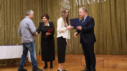 Zdjęcie 32 - Stypendyści burmistrza Kraśnika - uczniowie SP nr 6 i Szkoły Społecznej