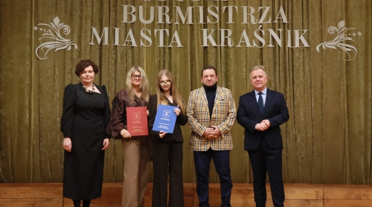 Zdjęcie 33 - Stypendyści burmistrza Kraśnika - uczniowie SP nr 6 i Szkoły Społecznej