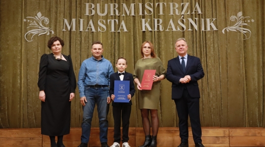 Zdjęcie 40 - Stypendyści burmistrza Kraśnika - uczniowie SP nr 6 i Szkoły Społecznej