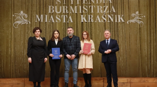 Zdjęcie 42 - Stypendyści burmistrza Kraśnika - uczniowie SP nr 6 i Szkoły Społecznej