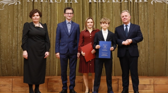 Zdjęcie 54 - Stypendyści burmistrza Kraśnika - uczniowie SP nr 6 i Szkoły Społecznej