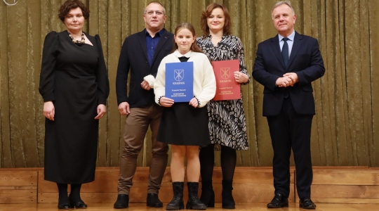 Zdjęcie 55 - Stypendyści burmistrza Kraśnika - uczniowie SP nr 6 i Szkoły Społecznej