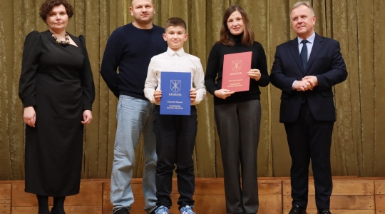 Zdjęcie 58 - Stypendyści burmistrza Kraśnika - uczniowie SP nr 6 i Szkoły Społecznej