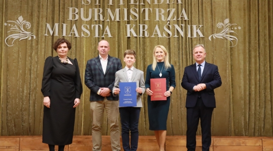 Zdjęcie 59 - Stypendyści burmistrza Kraśnika - uczniowie SP nr 6 i Szkoły Społecznej