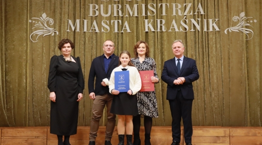 Zdjęcie 68 - Stypendyści burmistrza Kraśnika - uczniowie SP nr 6 i Szkoły Społecznej