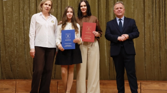 Zdjęcie 89 - Stypendyści burmistrza Kraśnika - uczniowie SP nr 6 i Szkoły Społecznej