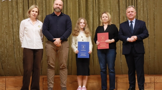 Zdjęcie 106 - Stypendyści burmistrza Kraśnika - uczniowie SP nr 6 i Szkoły Społecznej