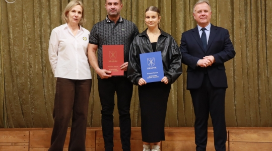 Zdjęcie 110 - Stypendyści burmistrza Kraśnika - uczniowie SP nr 6 i Szkoły Społecznej