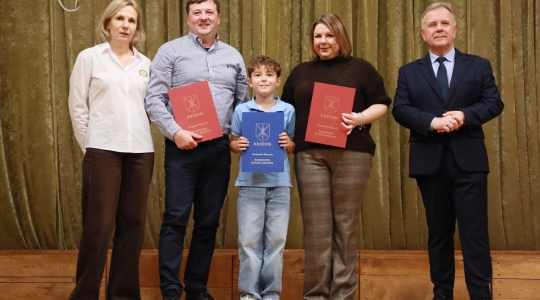 Zdjęcie 122 - Stypendyści burmistrza Kraśnika - uczniowie SP nr 6 i Szkoły Społecznej