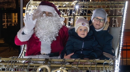 Zdjęcie 1 - Wigilia Miejska 2025 - fotogaleria mikołajkowa