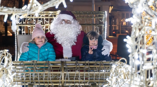Zdjęcie 3 - Wigilia Miejska 2025 - fotogaleria mikołajkowa