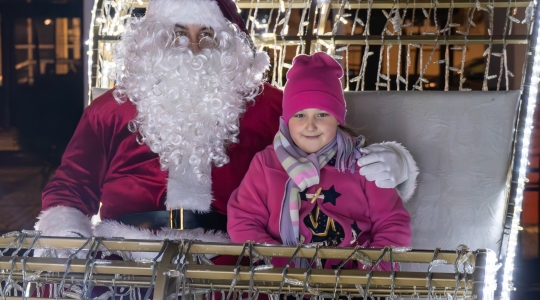 Zdjęcie 10 - Wigilia Miejska 2025 - fotogaleria mikołajkowa