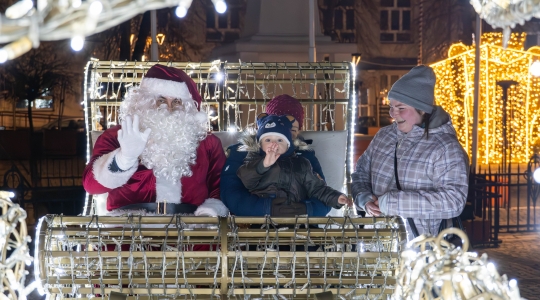 Zdjęcie 16 - Wigilia Miejska 2025 - fotogaleria mikołajkowa