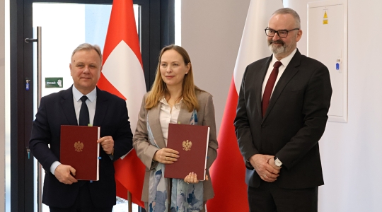 Zdjęcie 2 - Umowa na realizację projektu „Kraśnik – Bezpieczne Miasto Nowej Generacji”