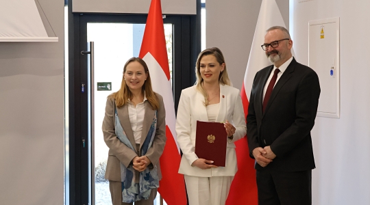 Zdjęcie 6 - Umowa na realizację projektu „Kraśnik – Bezpieczne Miasto Nowej Generacji”