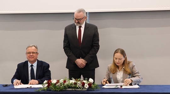 Zdjęcie 1 - Umowa na realizację projektu „Kraśnik – Bezpieczne Miasto Nowej Generacji”