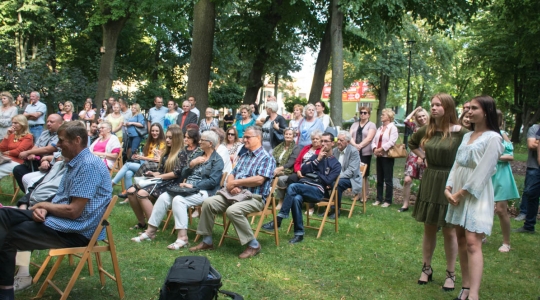 Zdjęcie 2 - Koncert młodych wokalistek w Parku Tysiąclecia