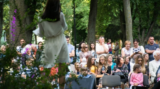 Zdjęcie 5 - Koncert młodych wokalistek w Parku Tysiąclecia