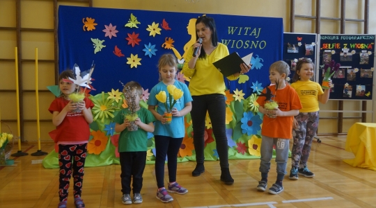 Zdjęcie 1 - Przedszkolaki z  Przedszkola Nr 7  witają wiosnę