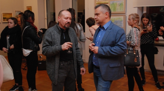Zdjęcie 26 - Wernisaż wystawy poplenerowej "Kraśnik - inspirujące miasto"