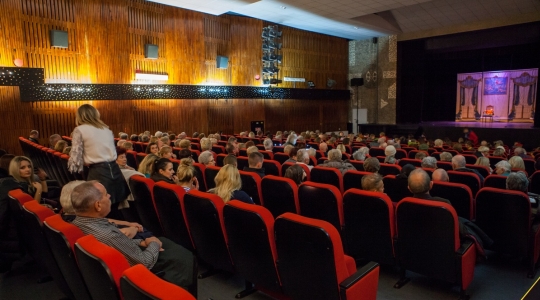 Zdjęcie 2 - "Mieszczanin szlachcicem" Amatorskiego Teatru Towarzyskiego na scenie CKiP w Kraśniku