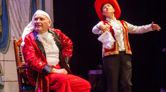 Zdjęcie 6 - "Mieszczanin szlachcicem" Amatorskiego Teatru Towarzyskiego na scenie CKiP w Kraśniku