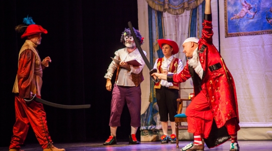 Zdjęcie 11 - "Mieszczanin szlachcicem" Amatorskiego Teatru Towarzyskiego na scenie CKiP w Kraśniku