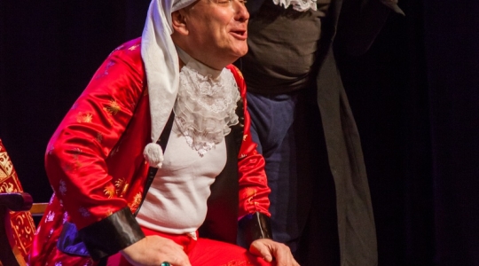 Zdjęcie 17 - "Mieszczanin szlachcicem" Amatorskiego Teatru Towarzyskiego na scenie CKiP w Kraśniku