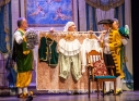 Zdjęcie 19 - "Mieszczanin szlachcicem" Amatorskiego Teatru Towarzyskiego na scenie CKiP w Kraśniku