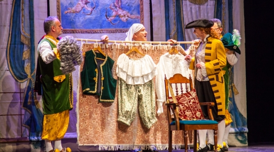 Zdjęcie 19 - "Mieszczanin szlachcicem" Amatorskiego Teatru Towarzyskiego na scenie CKiP w Kraśniku