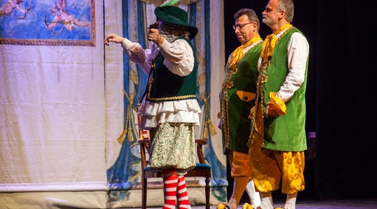Zdjęcie 20 - "Mieszczanin szlachcicem" Amatorskiego Teatru Towarzyskiego na scenie CKiP w Kraśniku