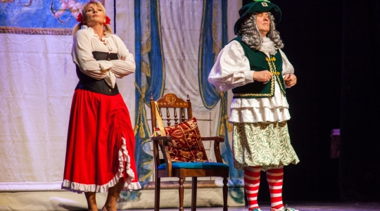 Zdjęcie 21 - "Mieszczanin szlachcicem" Amatorskiego Teatru Towarzyskiego na scenie CKiP w Kraśniku