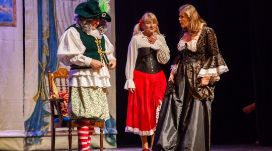 Zdjęcie 22 - "Mieszczanin szlachcicem" Amatorskiego Teatru Towarzyskiego na scenie CKiP w Kraśniku