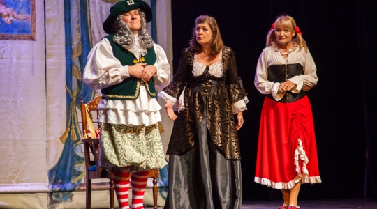 Zdjęcie 23 - "Mieszczanin szlachcicem" Amatorskiego Teatru Towarzyskiego na scenie CKiP w Kraśniku