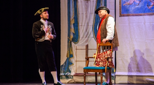 Zdjęcie 26 - "Mieszczanin szlachcicem" Amatorskiego Teatru Towarzyskiego na scenie CKiP w Kraśniku