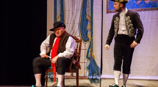 Zdjęcie 27 - "Mieszczanin szlachcicem" Amatorskiego Teatru Towarzyskiego na scenie CKiP w Kraśniku