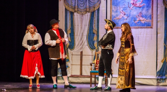 Zdjęcie 29 - "Mieszczanin szlachcicem" Amatorskiego Teatru Towarzyskiego na scenie CKiP w Kraśniku
