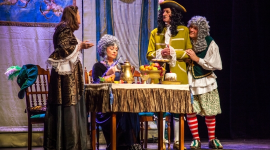 Zdjęcie 34 - "Mieszczanin szlachcicem" Amatorskiego Teatru Towarzyskiego na scenie CKiP w Kraśniku